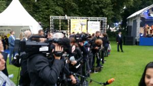 Mediale Aufmerksamkeit für AsA auf dem Bürgerfest des Bundespräsidenten - Das war neu für uns.  Foto: Till Winkelmann